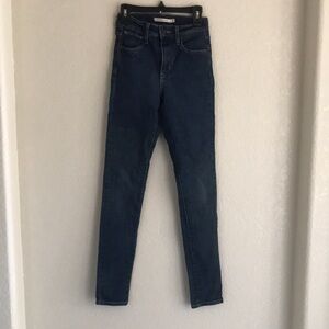 Classic  Womenś Levi Dark Blue High Rise Skinny Jeans Size 25